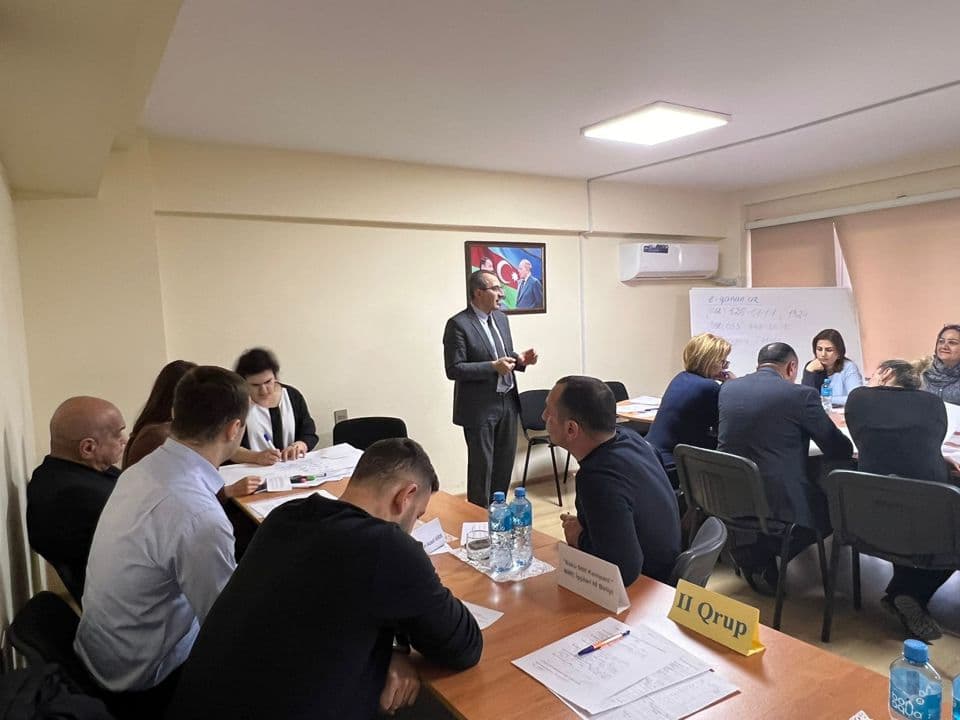 Yeni seçilmiş Həmkar