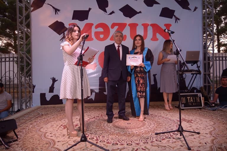 “Məzun günü” ke­çiri