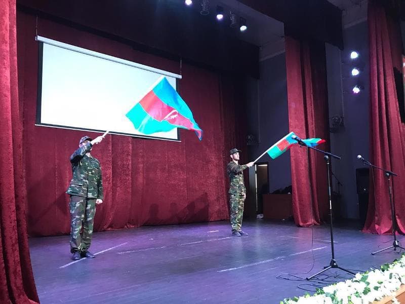 ÜÇRƏNGLİ BAYRAĞINLA 