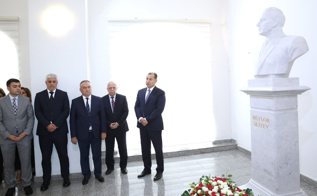AHİK-in rəhbərliyi v