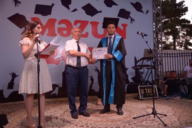 “Məzun günü” ke­çiri