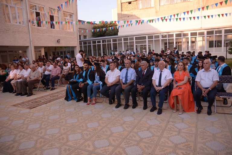 “Məzun günü” ke­çiri