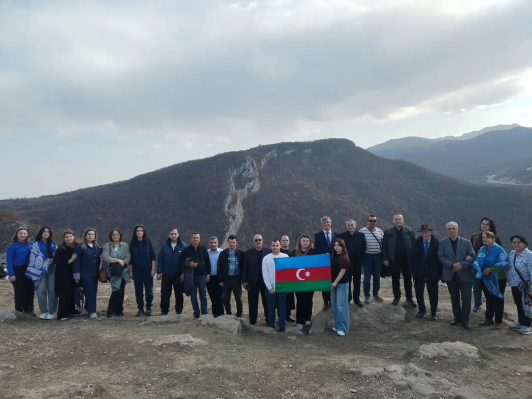 AƏSMA kollektivi Şuş