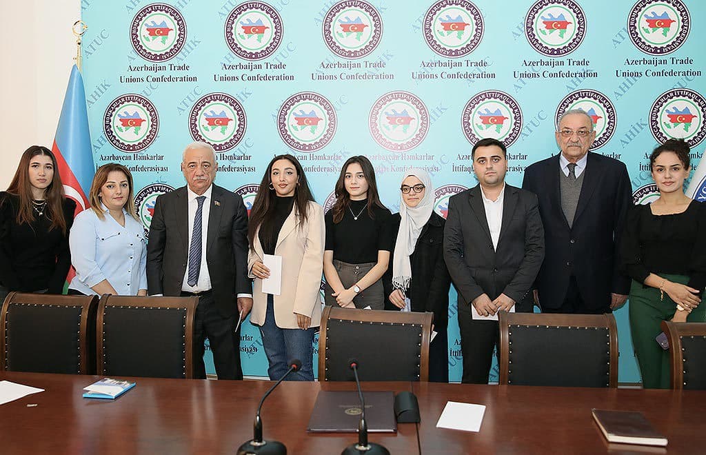 AHİK-də ali məktəb t
