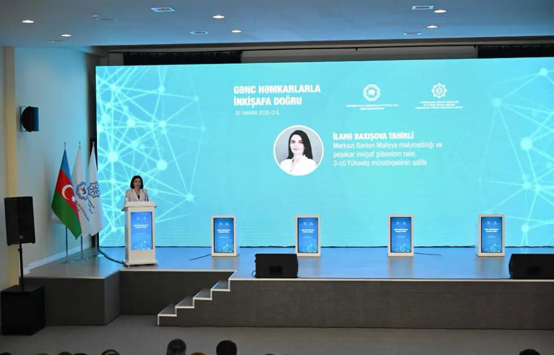 "Gənc həmkarlarla in