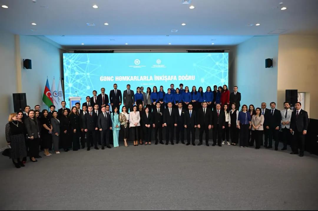 "Gənc həmkarlarla in