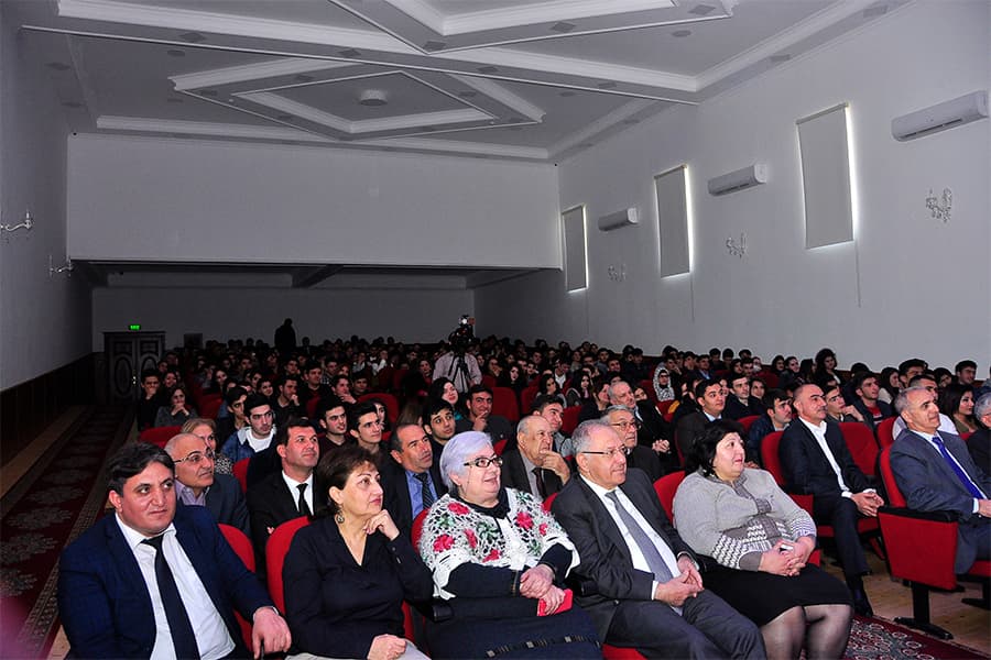 Xalq Yazıçısı Çingiz