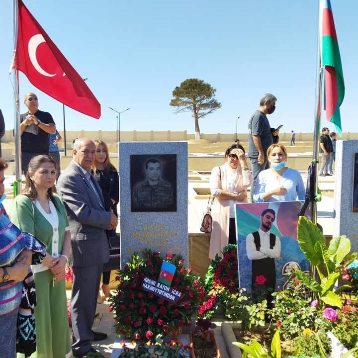 Anım Günü" ilə əlaqə