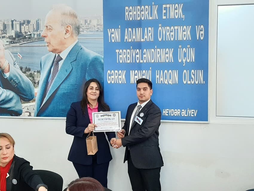 Bayrağını yüksəltməy