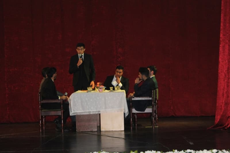 ÜÇRƏNGLİ BAYRAĞINLA 