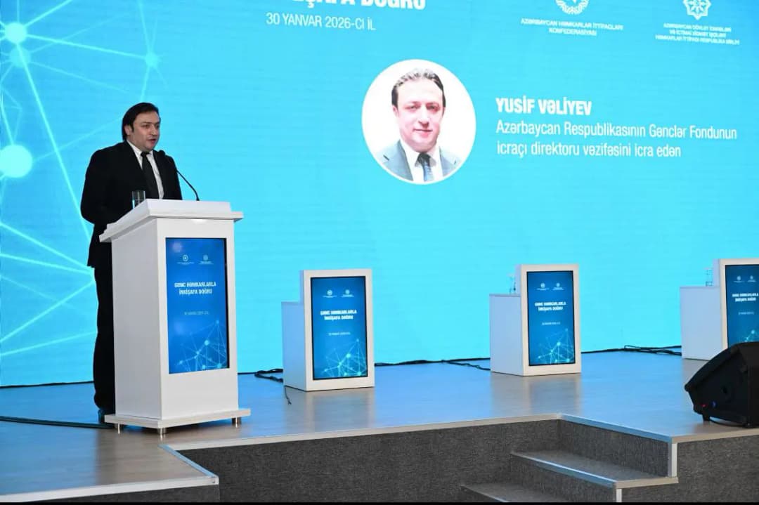 "Gənc həmkarlarla in