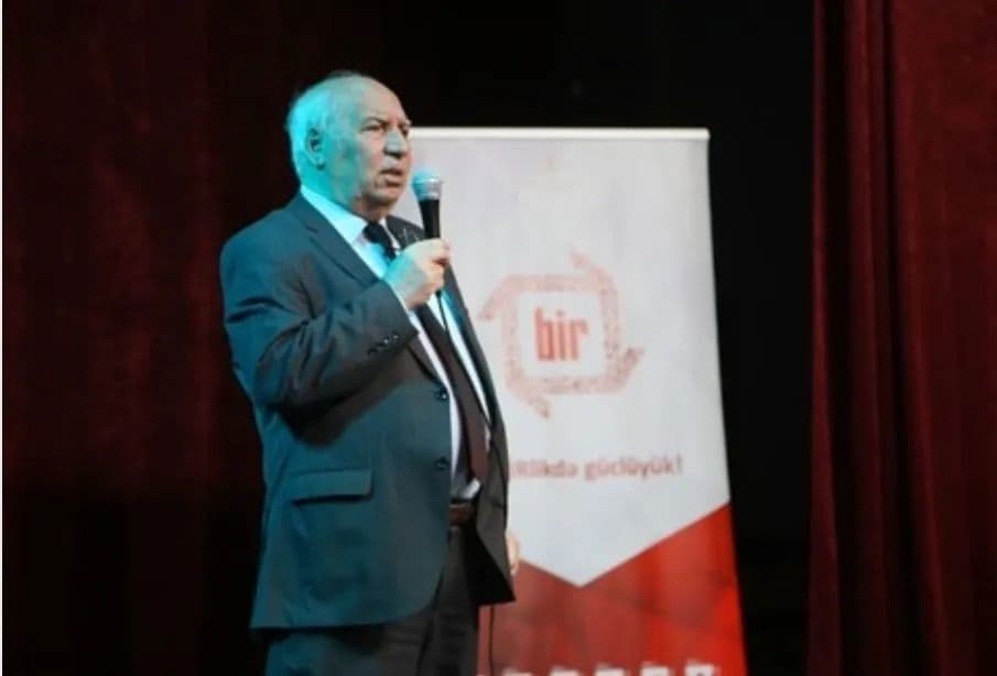 “Bir Könüllü” Tələbə