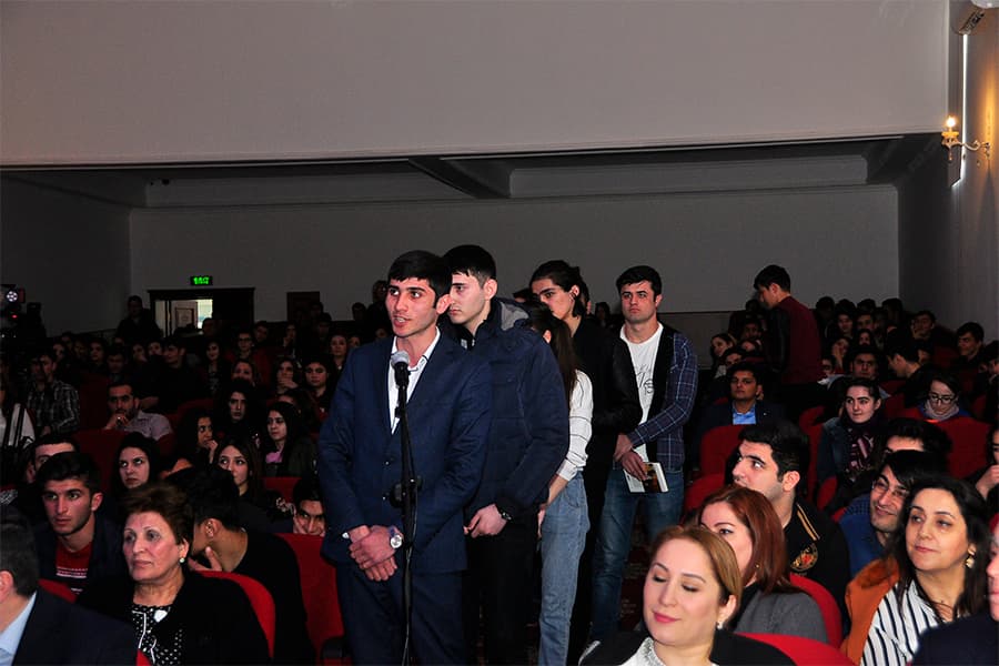 Xalq Yazıçısı Çingiz