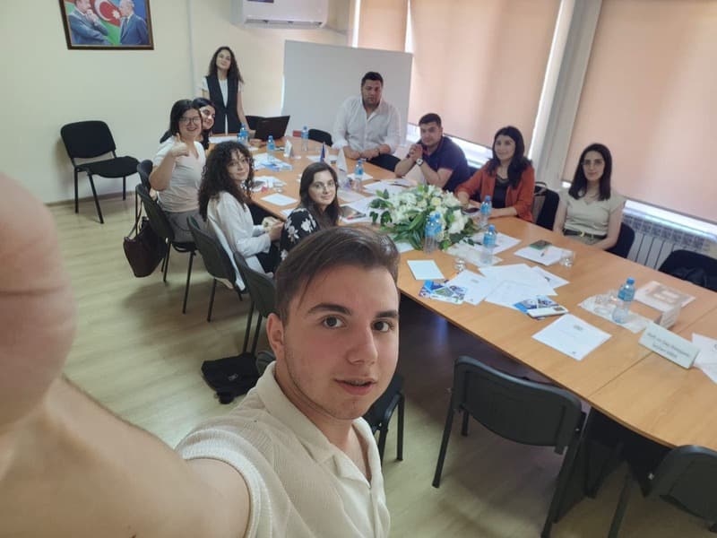 Gənc həmkarlar ittif