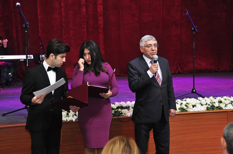 Yeni il və Dünya Azə