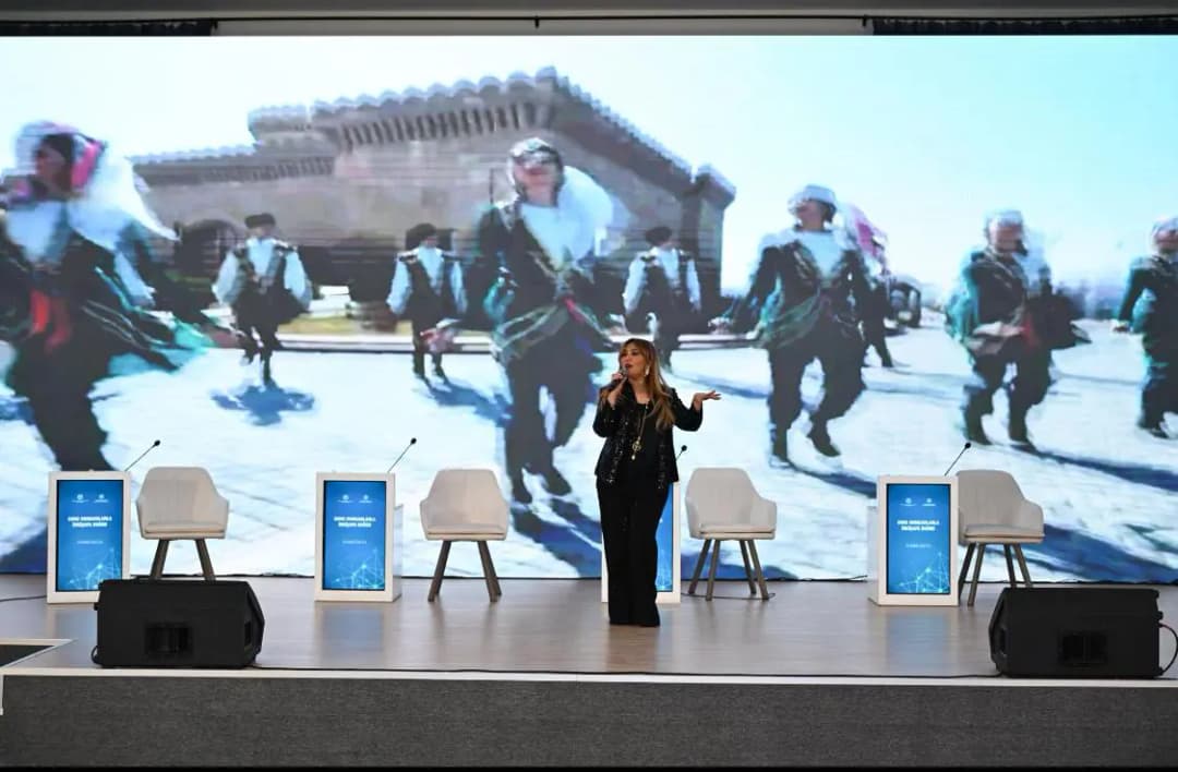 "Gənc həmkarlarla in