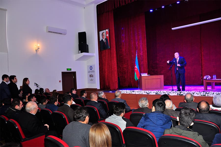 Xalq Yazıçısı Çingiz