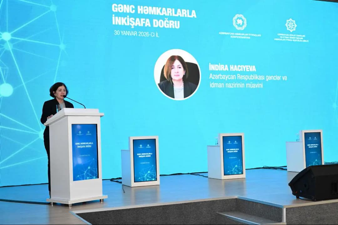 "Gənc həmkarlarla in