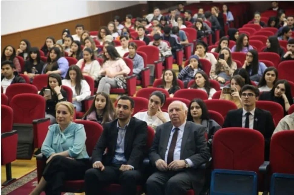 “Bir Könüllü” Tələbə