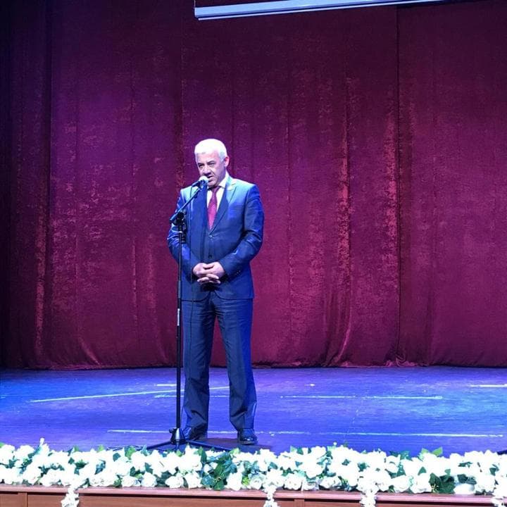 ÜÇRƏNGLİ BAYRAĞINLA 