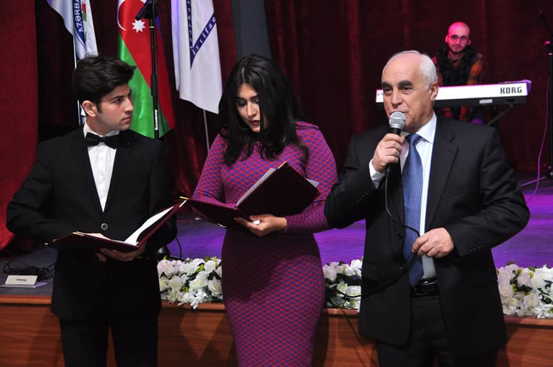 Yeni il və Dünya Azə
