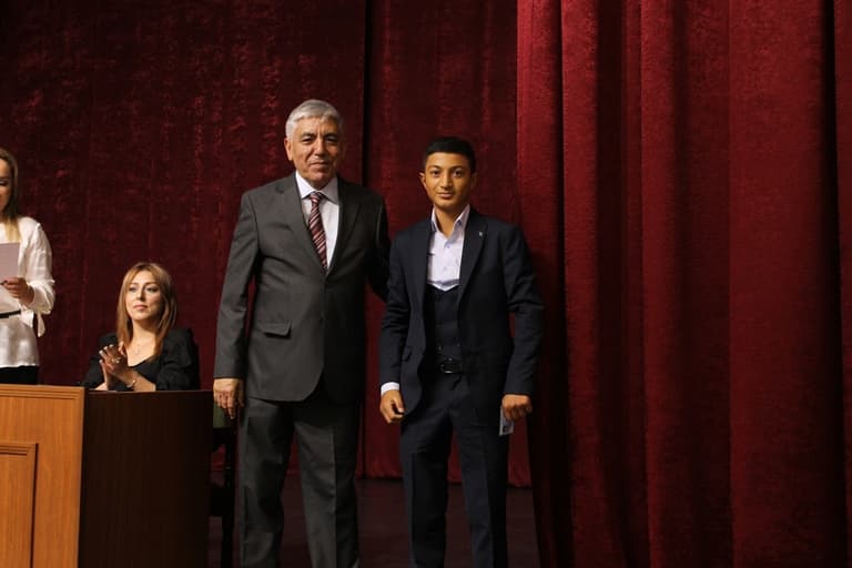 Birinci kurs tələbəl