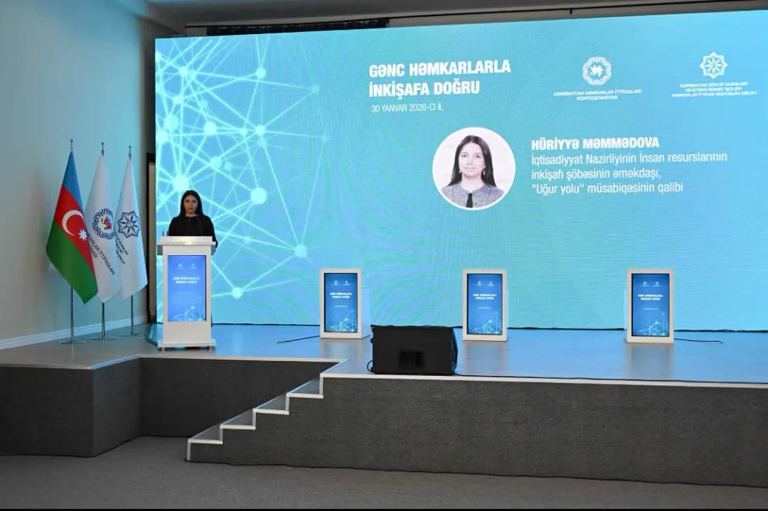 "Gənc həmkarlarla in