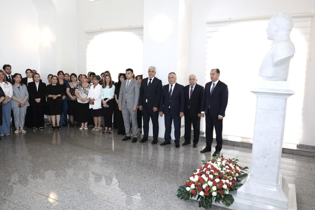 AHİK-in rəhbərliyi v