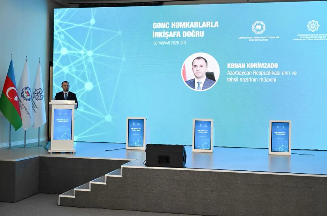 "Gənc həmkarlarla in