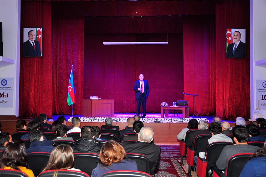 Xalq Yazıçısı Çingiz