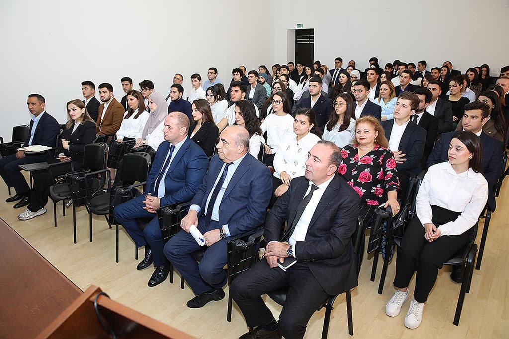 AHİK-də ali məktəb t