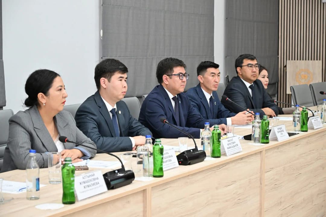 Qırğızıstan həmkarla