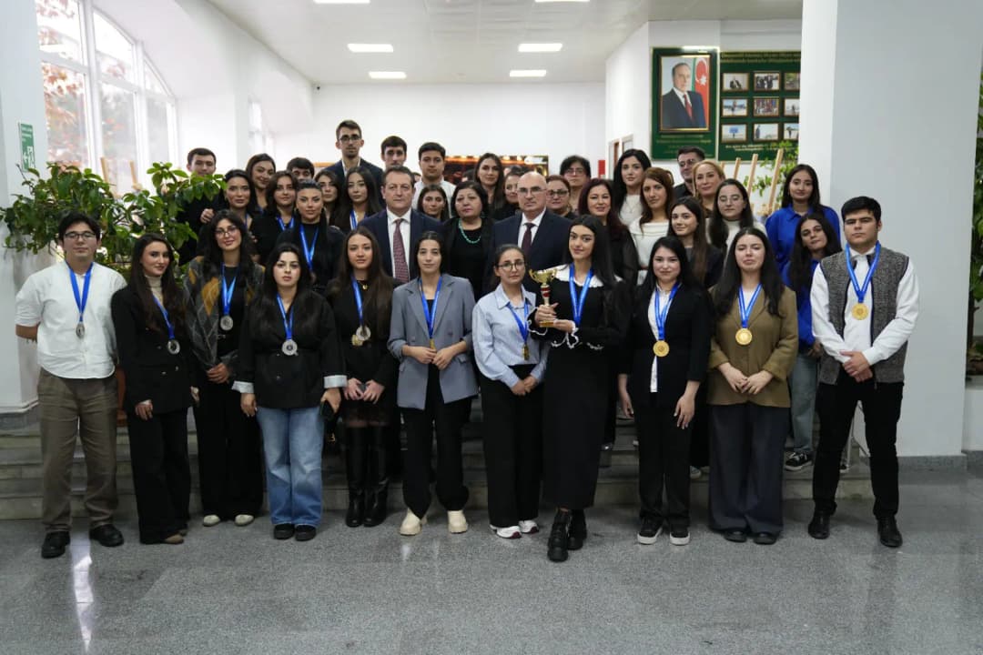 AƏSMA-da tələbələr a