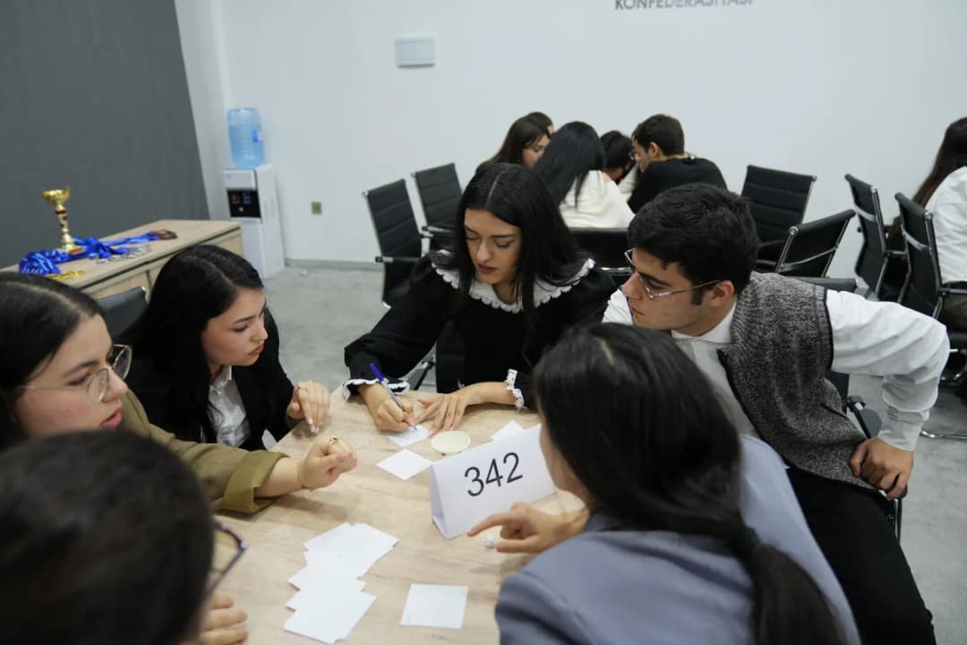 AƏSMA-da tələbələr a