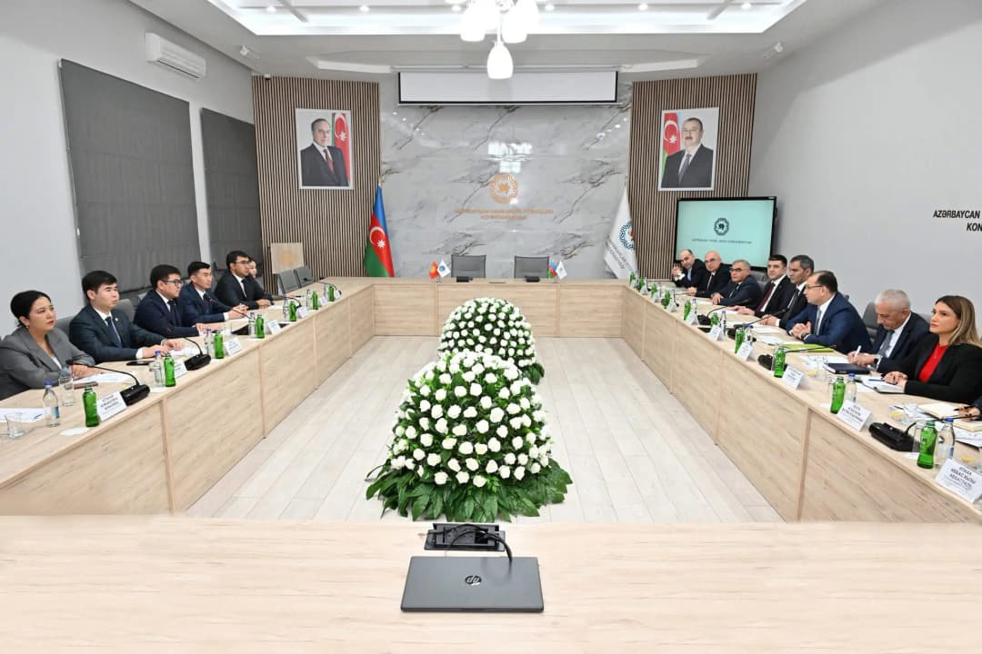 Qırğızıstan həmkarla